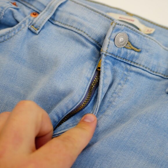 Levi's Boyfriend Light Blue Denim Mid Rise Jeans Whisker 36 / 27.5 Tagged 32/27 - Picture 7 of 9